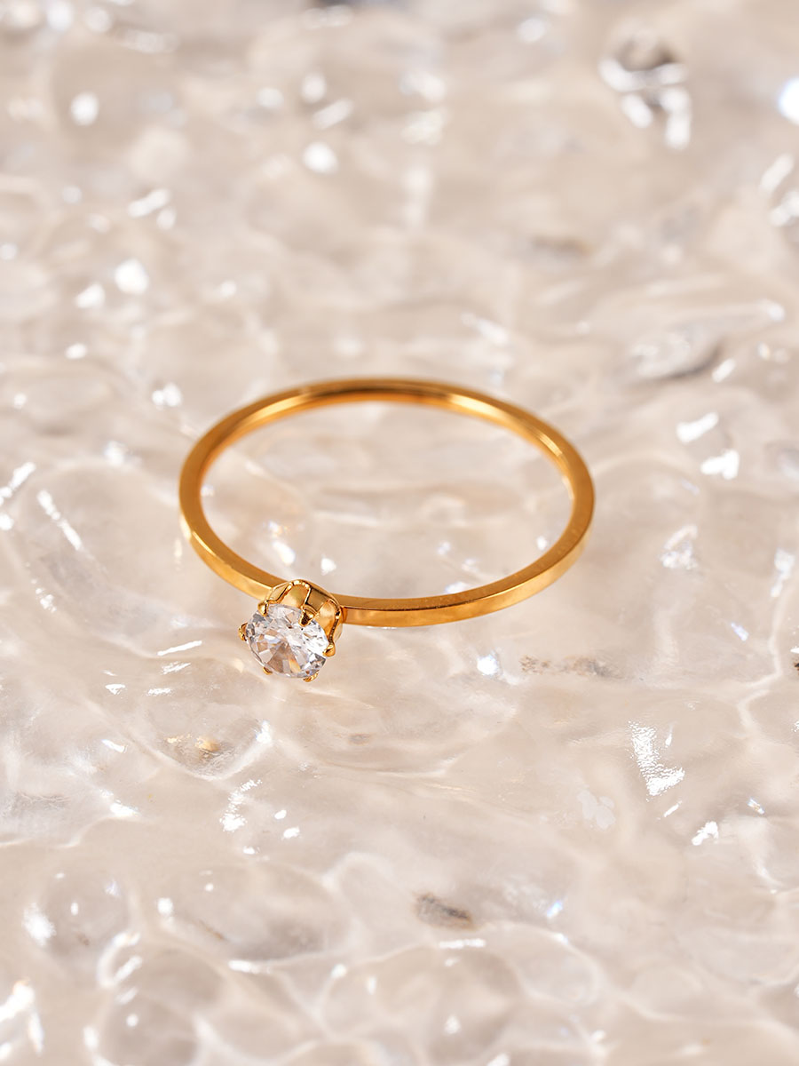 Anillo brillante de gran valor