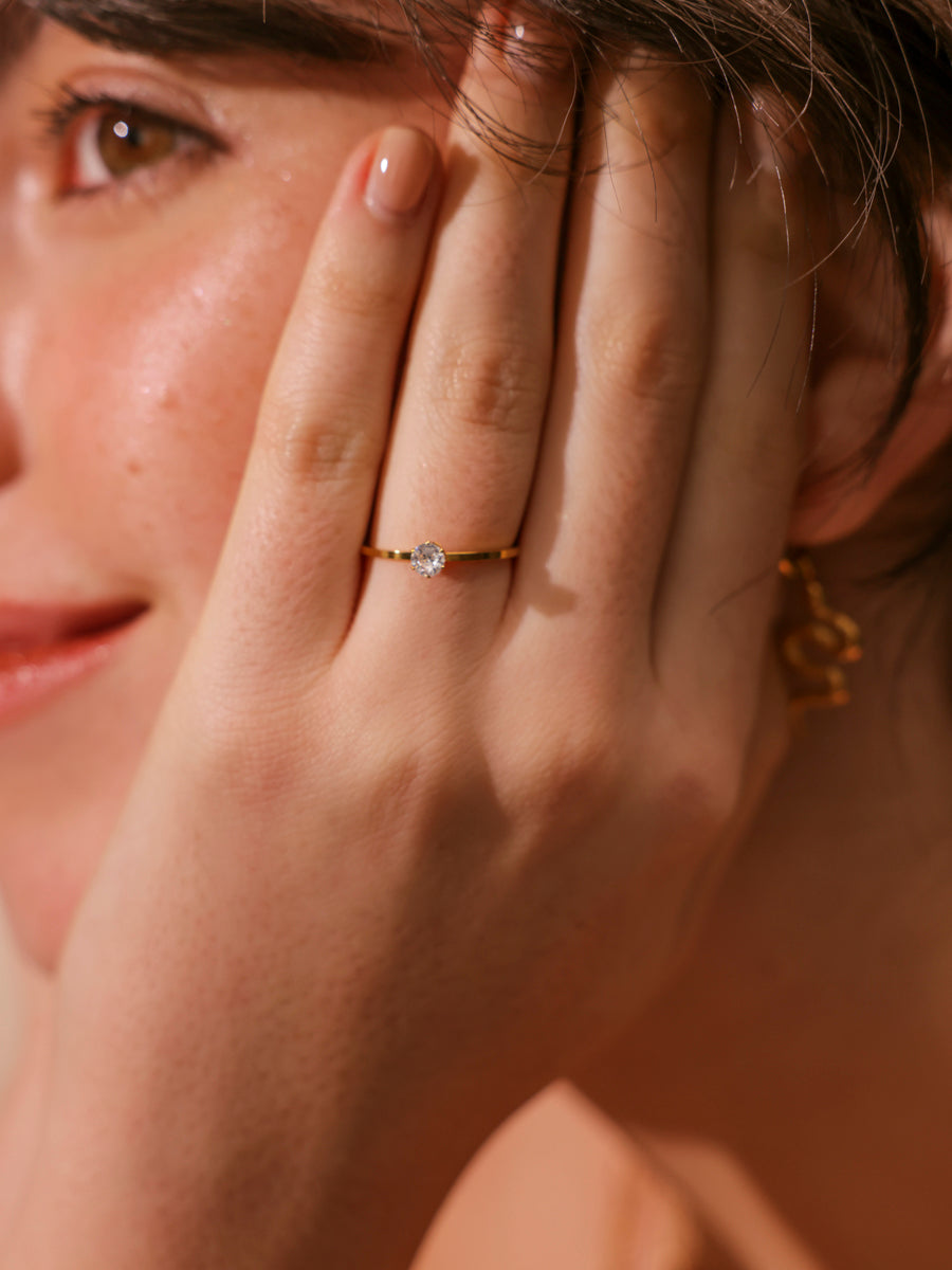 Anillo brillante de gran valor