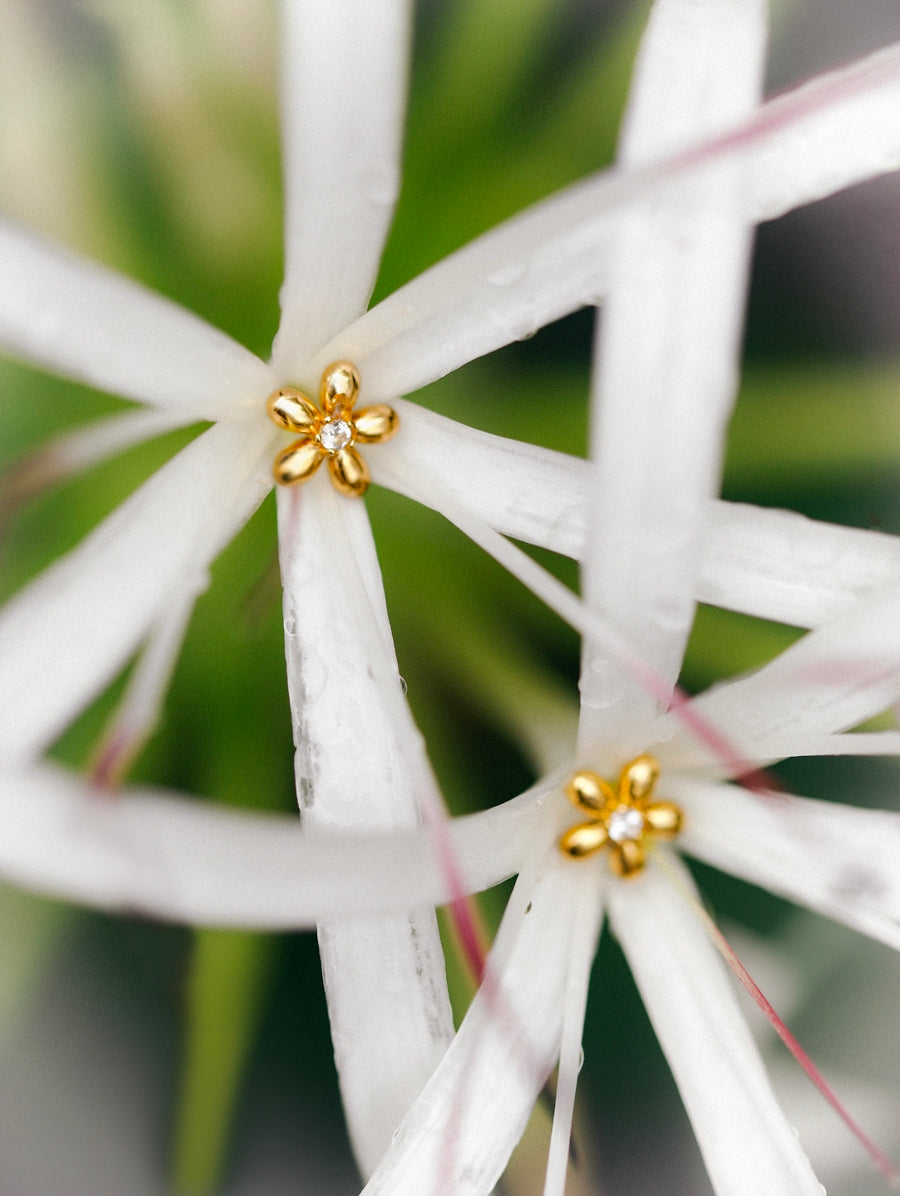 Elegantes pendientes de flores