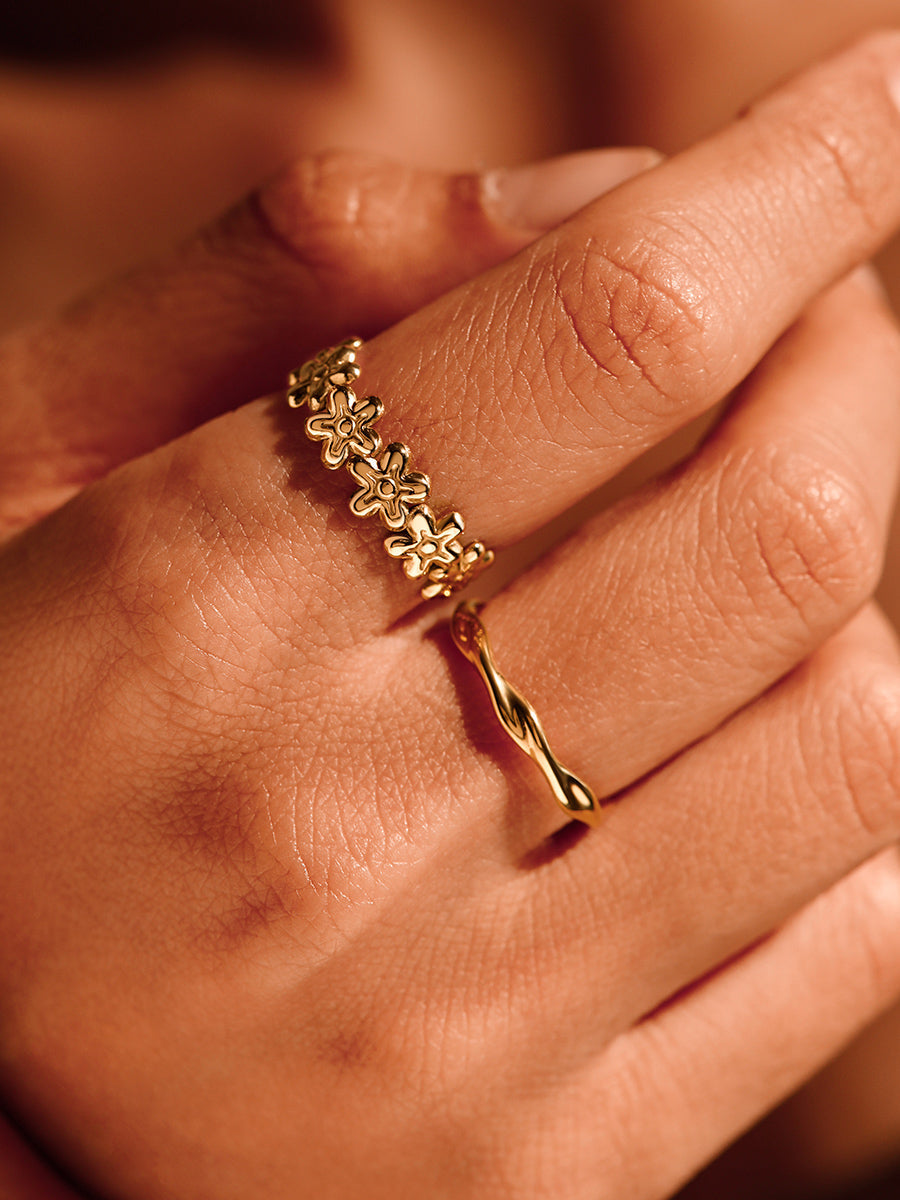Elegante anillo de flor silvestre