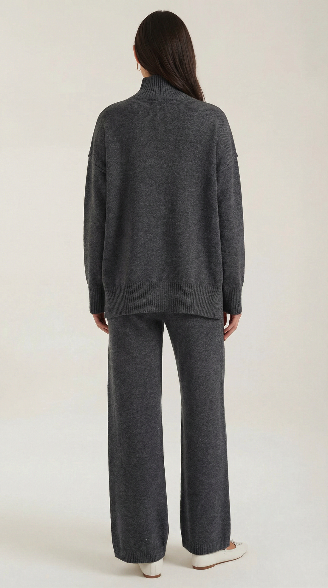 Conjunto de suéter de punto de cuello alto y jeans