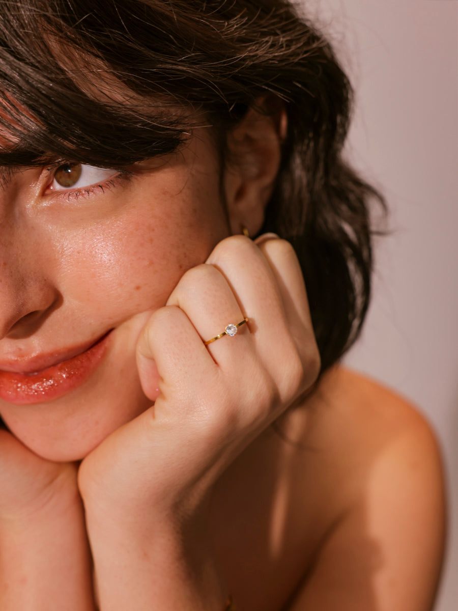 Anillo brillante de gran valor