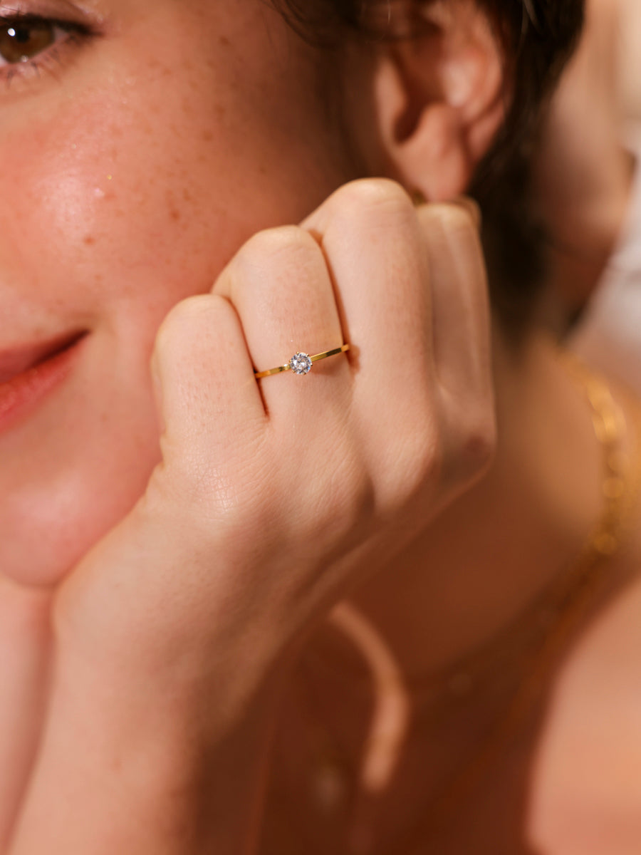 Anillo brillante de gran valor