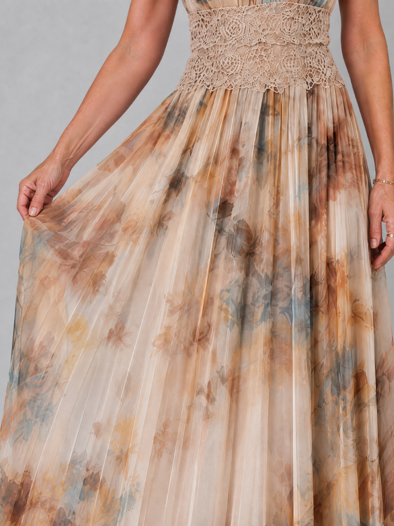 Bruna | Maxivestido con Cuello Halter y Cinturilla de Encaje