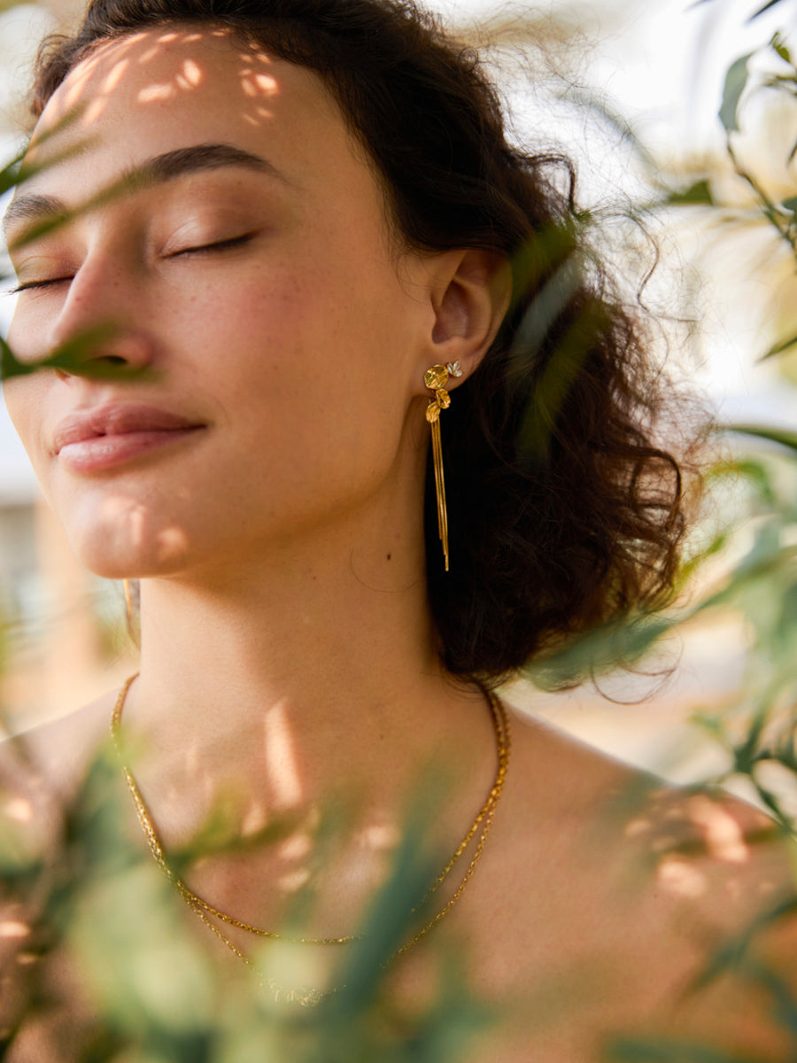 Pendientes brillantes en forma de hoja