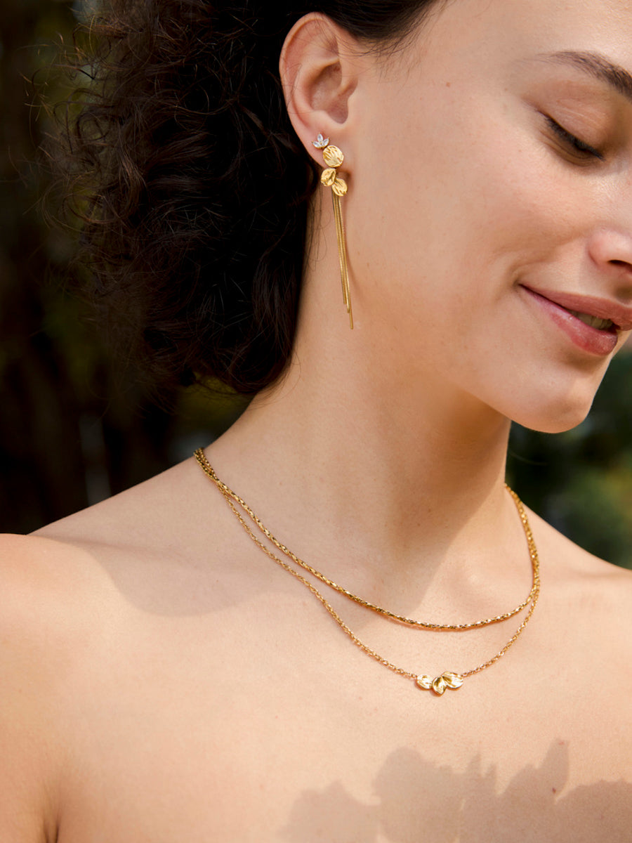 Pendientes brillantes en forma de hoja