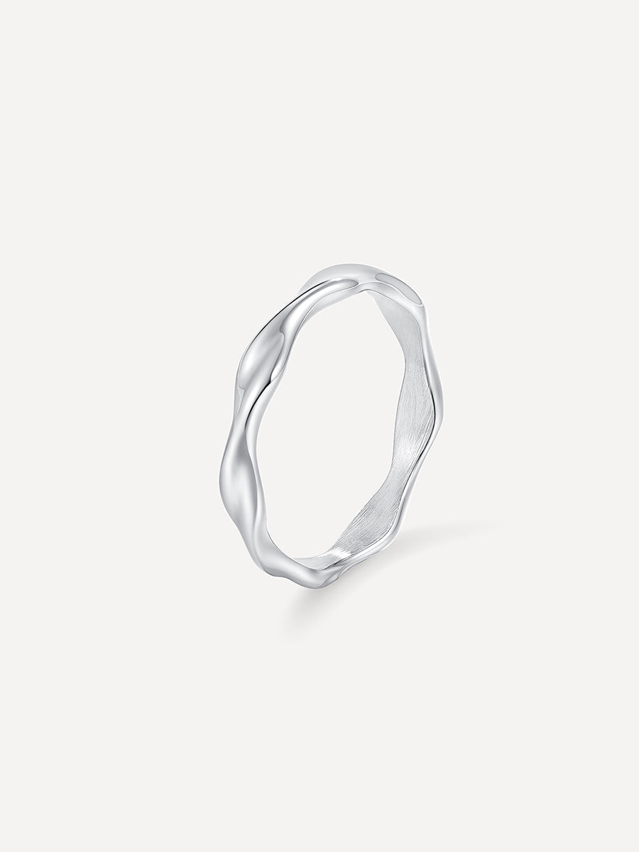 Anillo de diseño moderno y curvo