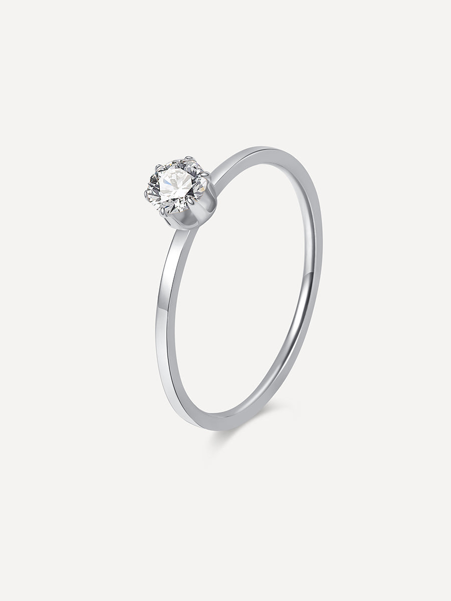 Anillo brillante de gran valor