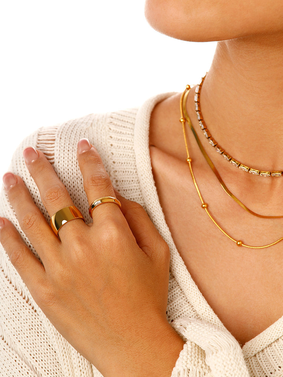 Anillo de diseño minimalista