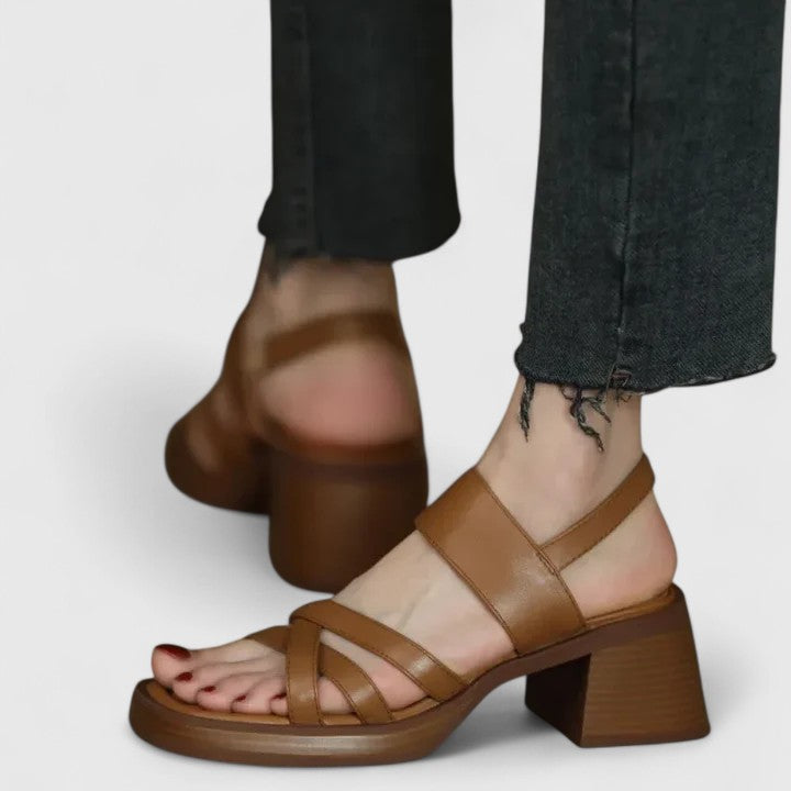 Higinia | Sandalias Romanas Elegantes