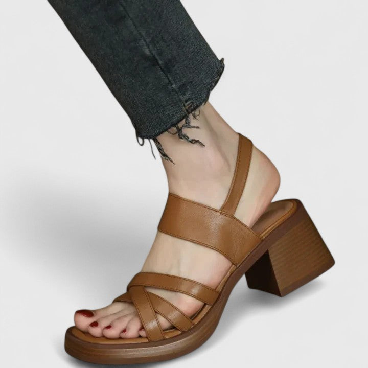 Higinia | Sandalias Romanas Elegantes