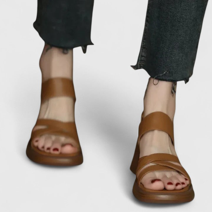 Higinia | Sandalias Romanas Elegantes