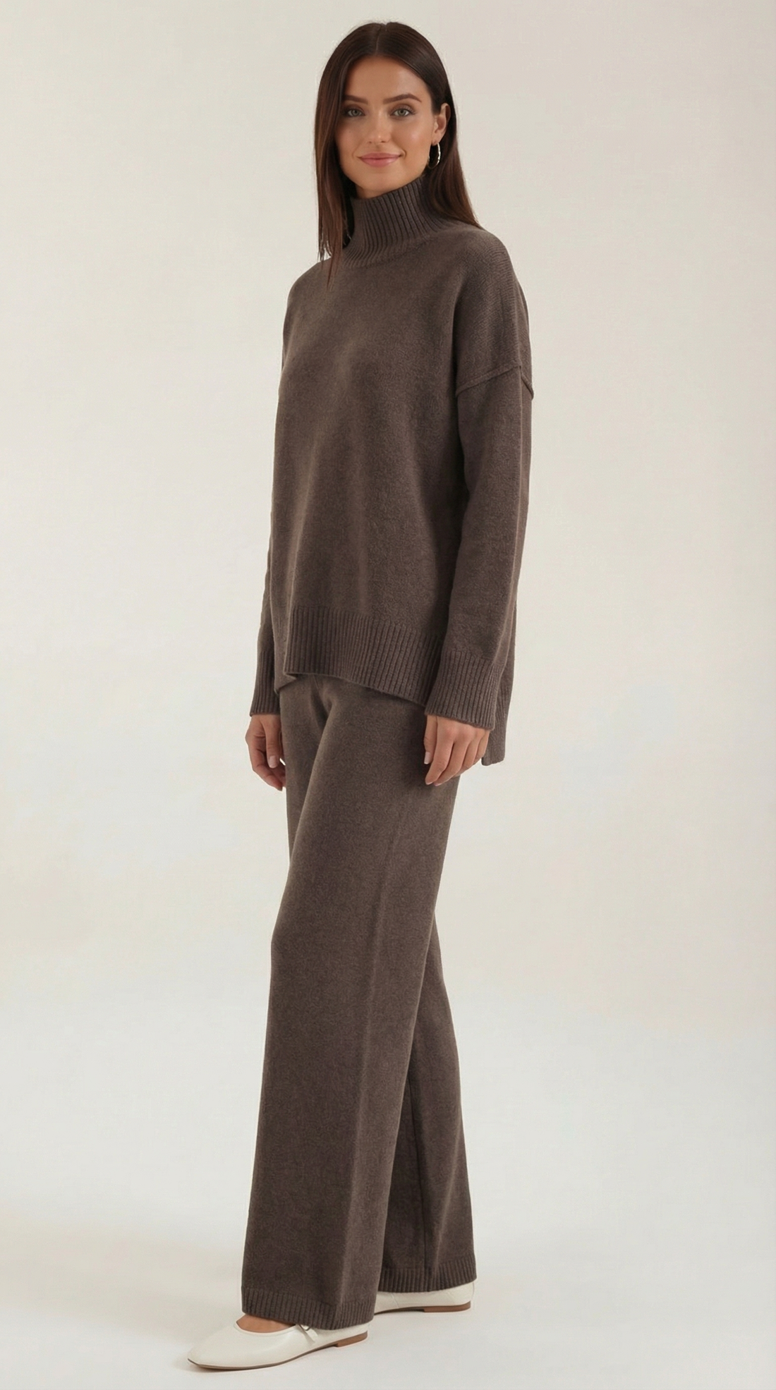 Conjunto de suéter de punto de cuello alto y jeans